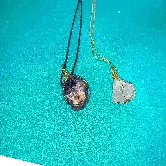 Stone necklace - Picture 2 of 3